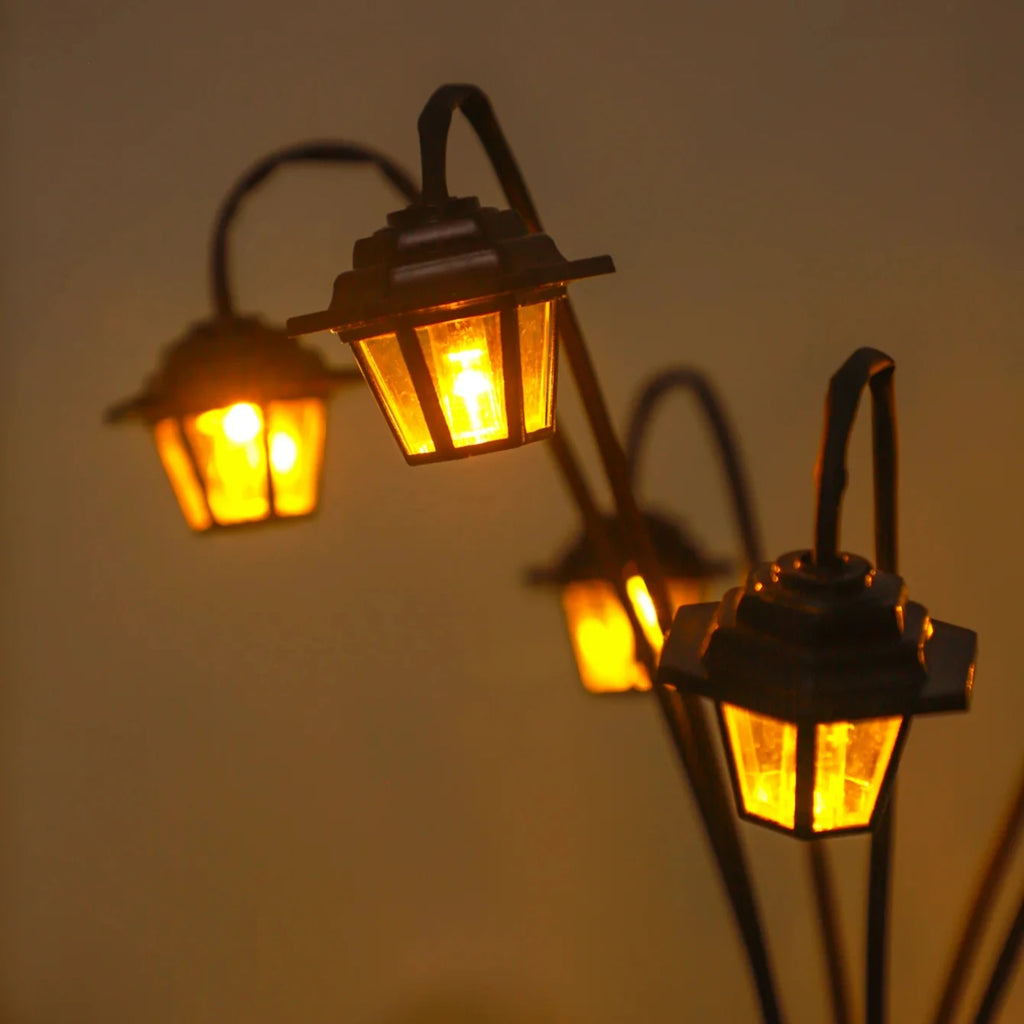 1Pc Retro Lantern Decorative Light Solar-Powered 6LED Retro Street Lamp Shaped Decorative Light Suitable for Garden Courtyard