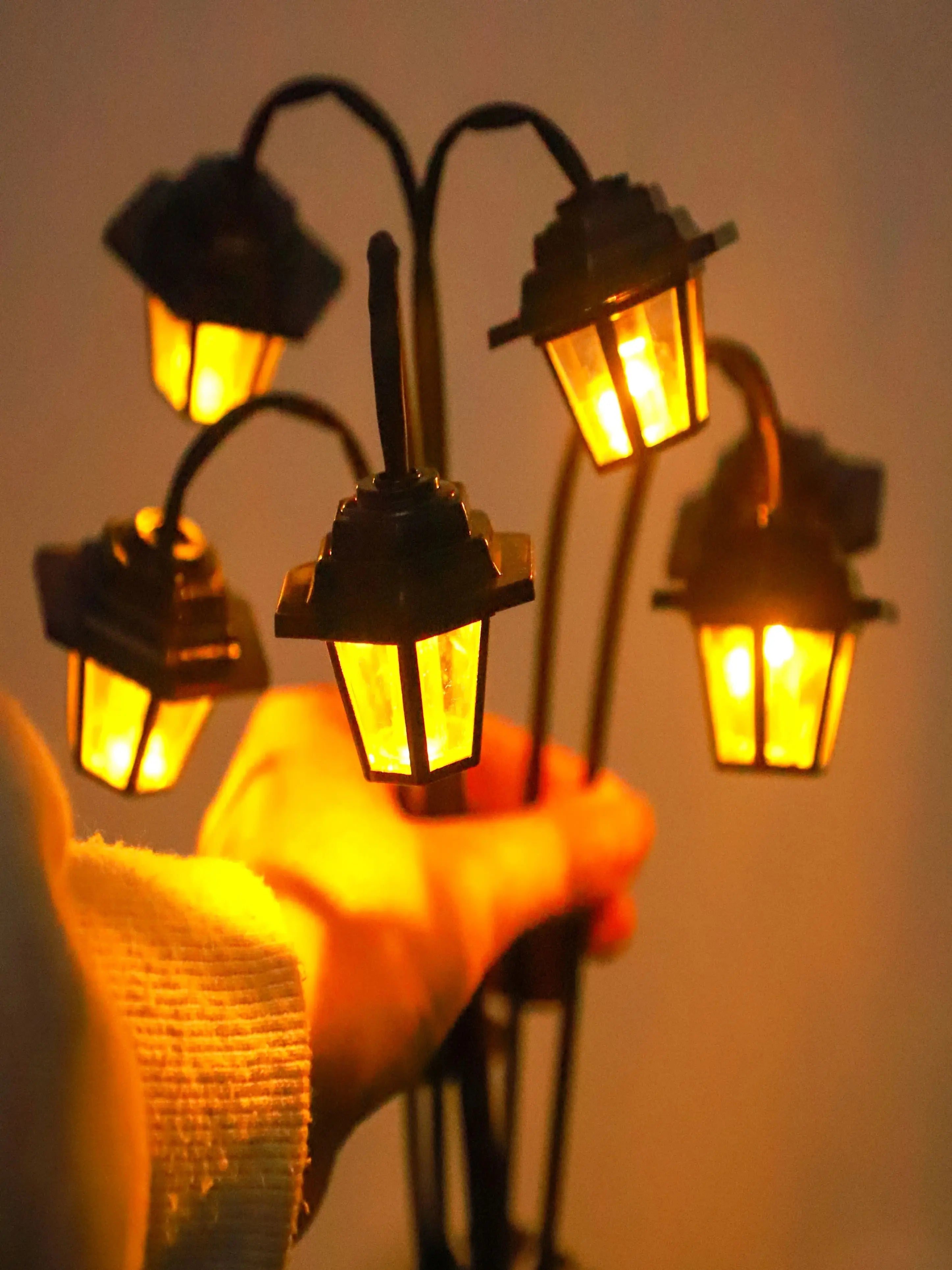 1Pc Retro Lantern Decorative Light Solar-Powered 6LED Retro 