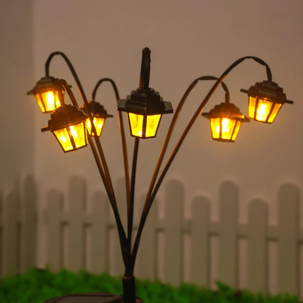 Retro Lantern Decorative Light Solar-Powered 6 LED Retro Street Lamp Shaped Decorative Light Suitable for Garden Courtyard